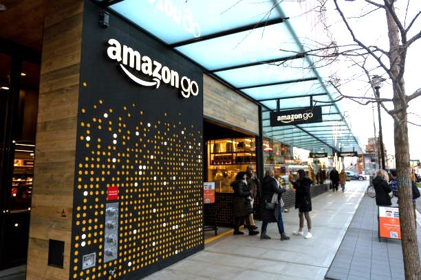 Amazon Go|レジ対応をなくし省人化に成功した無人店舗